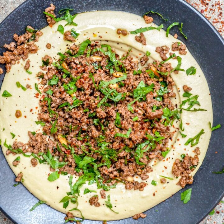 Hummus with baharat spiced beef - recipe / A kitchen in Istanbul
