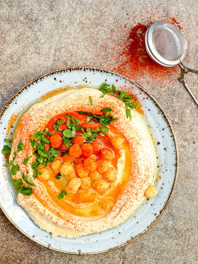 Hummus tehina on a plate