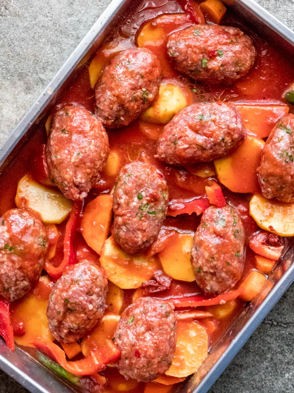 İzmir köfte (Turkish meatballs with potato and tomato sauce) - recipe / A kitchen in Istanbul