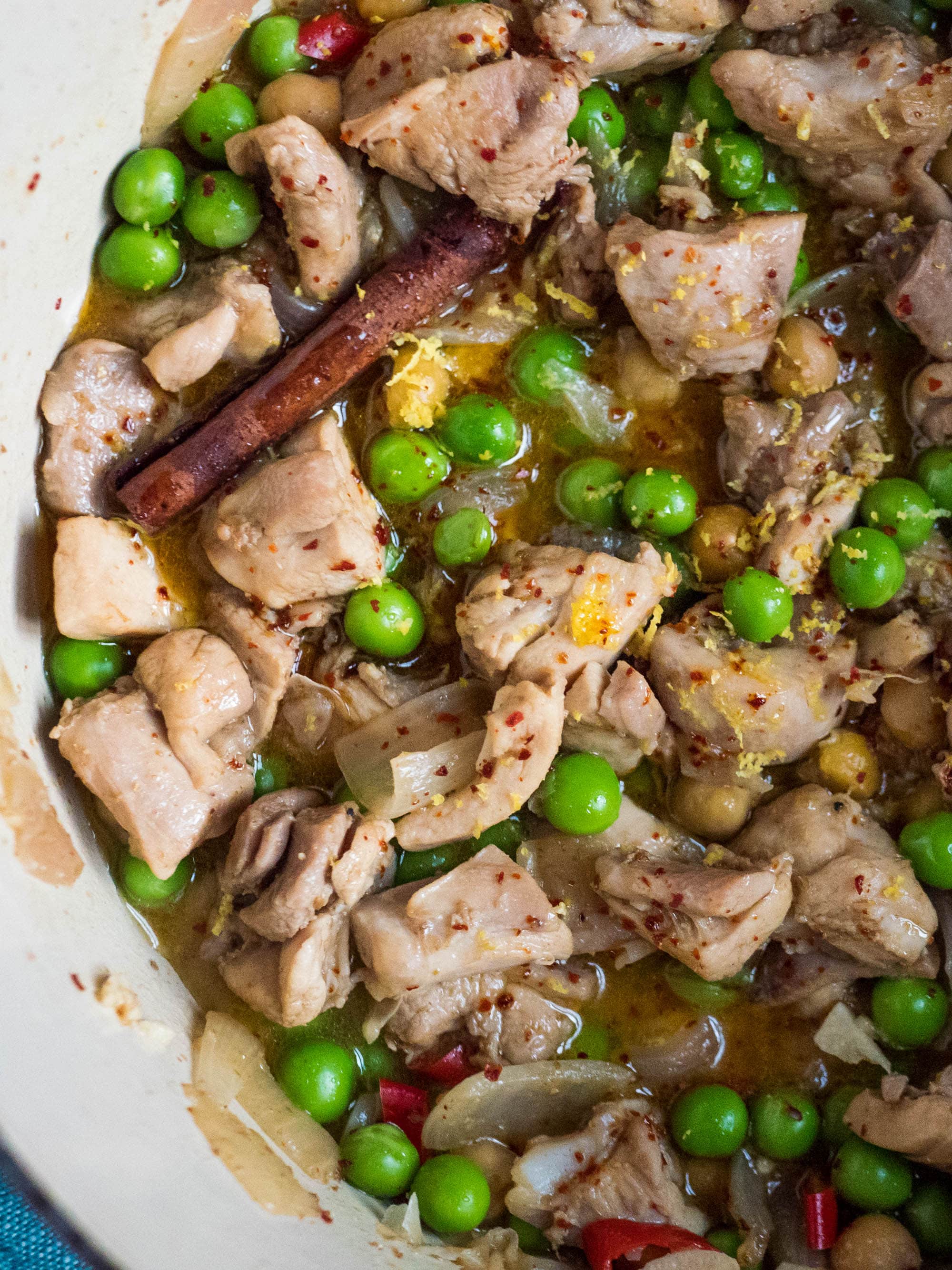 Summery chicken and pea stew - recipe / A kitchen in Istanbul